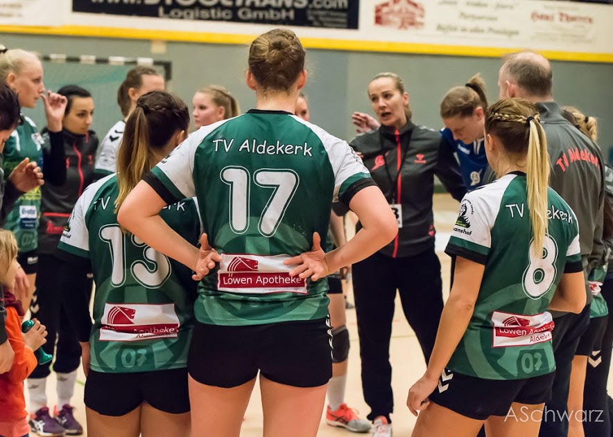 Auszeit der 1.Handball-Damenmannschaft des TV Aldekerk