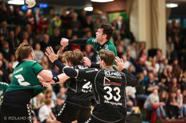 Im Handball-Derby der 1. Männermannschaft des TV Aldekerk gegen Adler Königshof war die Vogteihalle rappelvoll 
